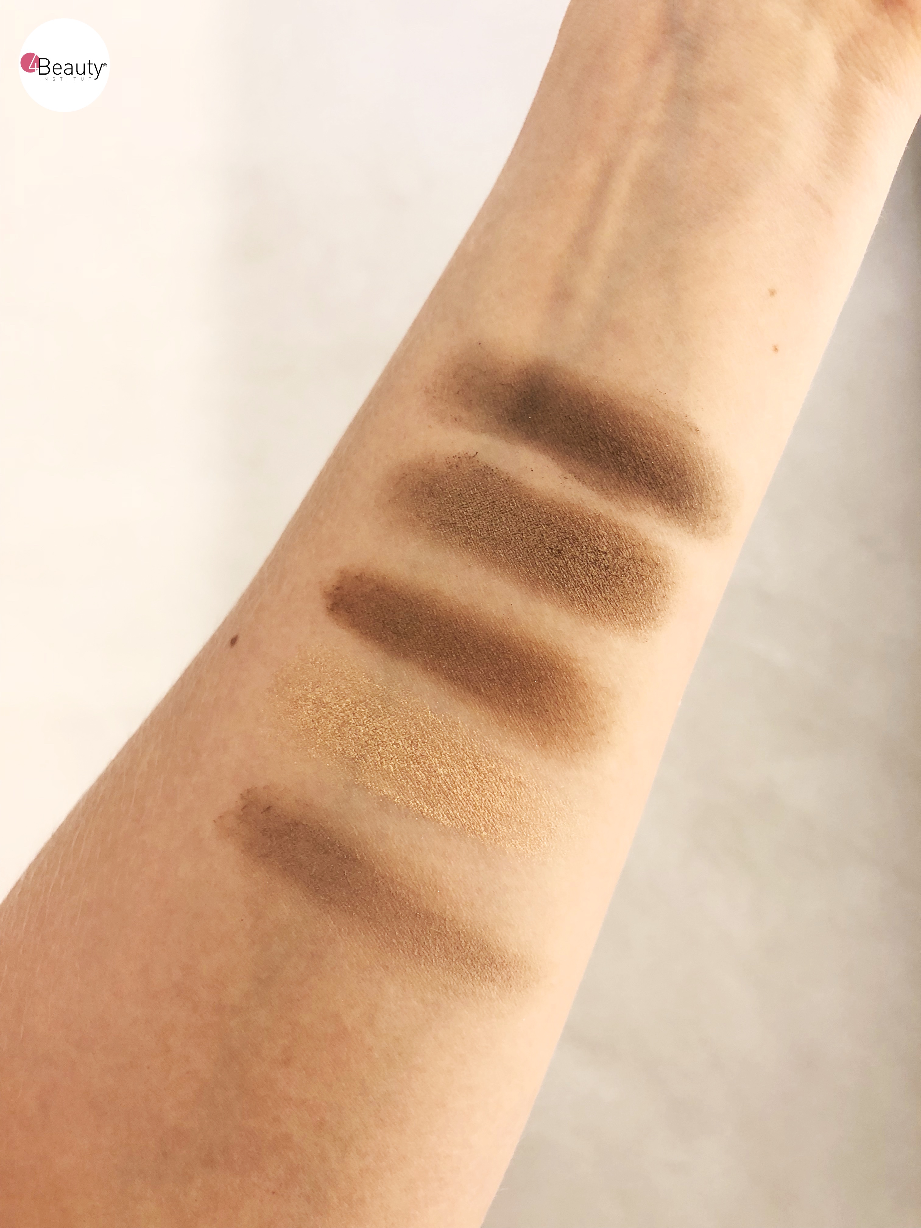 Swatches article yeux bleus